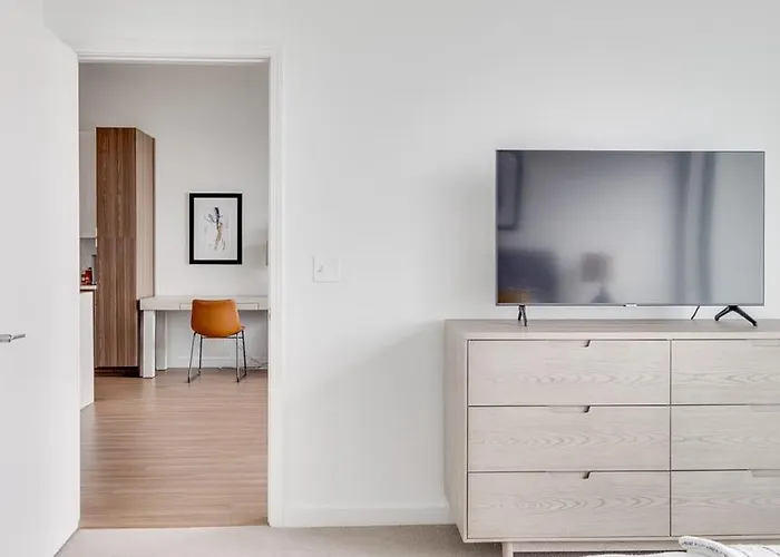 Landing - Modern With Amazing Amenities Oak Park